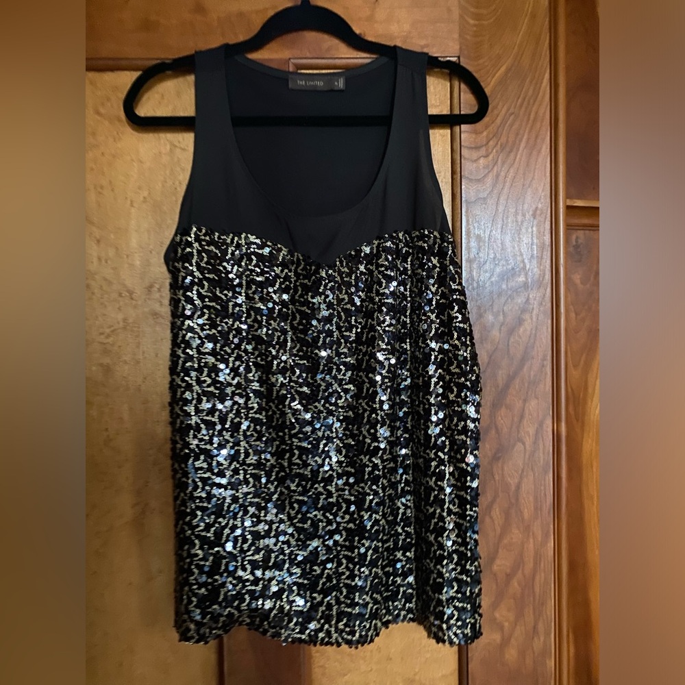 The Limited black and gold sequin tank top. Size XL. Fits like a 12-14.